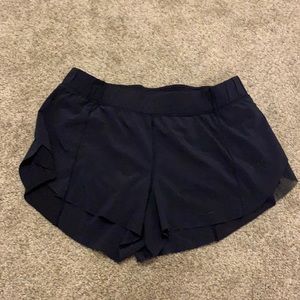 Lulu lemon mesh 2.5 “ size 8 shorts